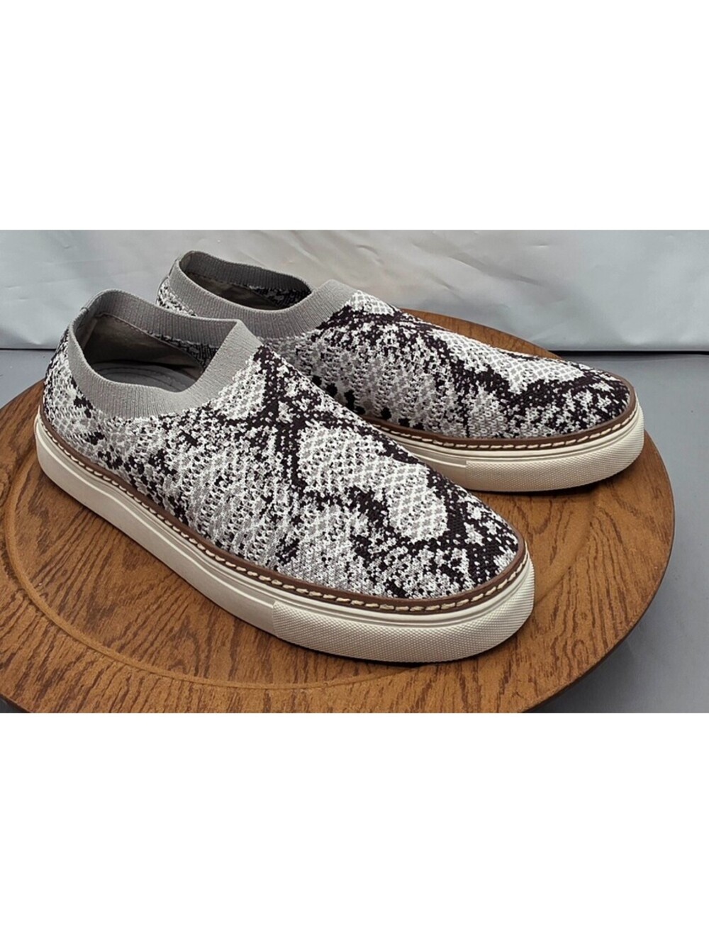 🔥 Vince Camuto Keamalla Knit Slip-On Shoes - Gray Snake US W7.5 🔥